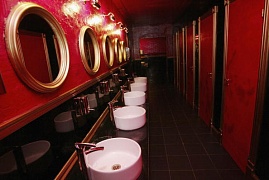 Платные туалеты в западных ресторанах возмущают клиентов